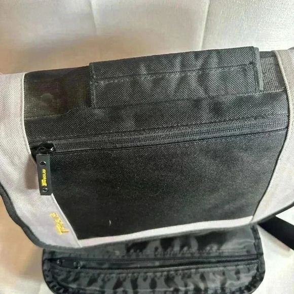 Targus City Gear Mini Messenger Bag Case for iPad, Tablet, Notebooks DVD w/Strap - Picture 4 of 10